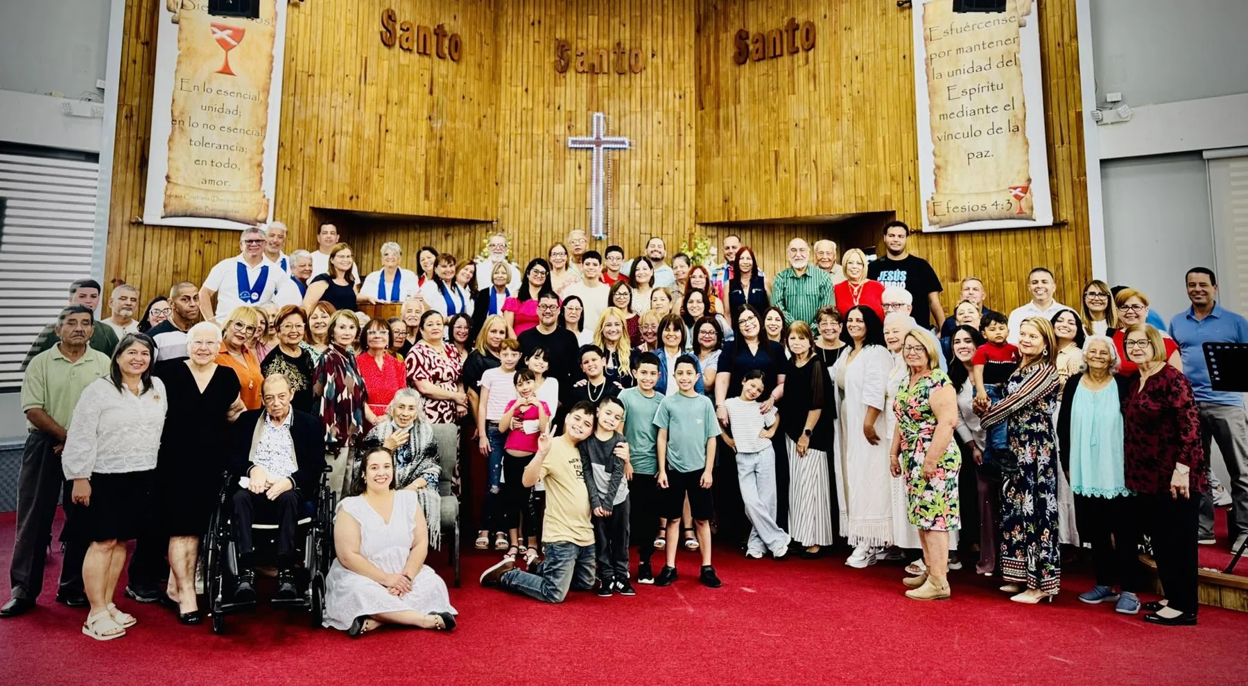 La congregación reunida en el templo de Barranquitas Pueblo